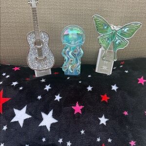 Silver Guitar, Blue Jellyfish, Green Butterfly wallflower-New.